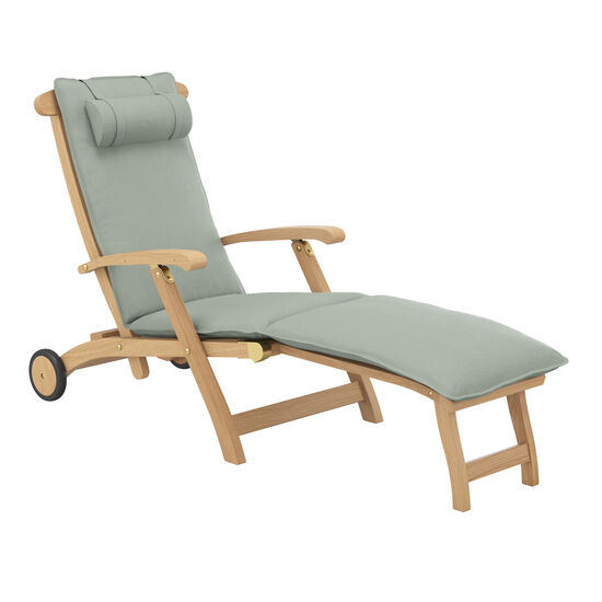 Royal Princess Deck Chair with wheels and extended footrest