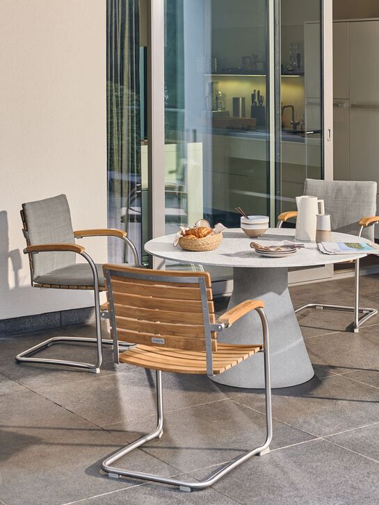 Namur Pedestal Table